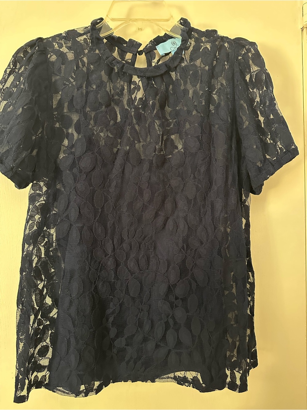 Pretty Navy Floral Lace Short-Sleeve Blouse. Formal or casual. Size medium - Picture 3 of 5